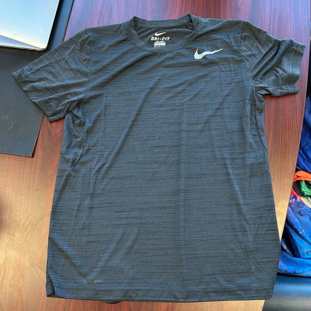Men’s Nike dri fit men’s medium grey tee